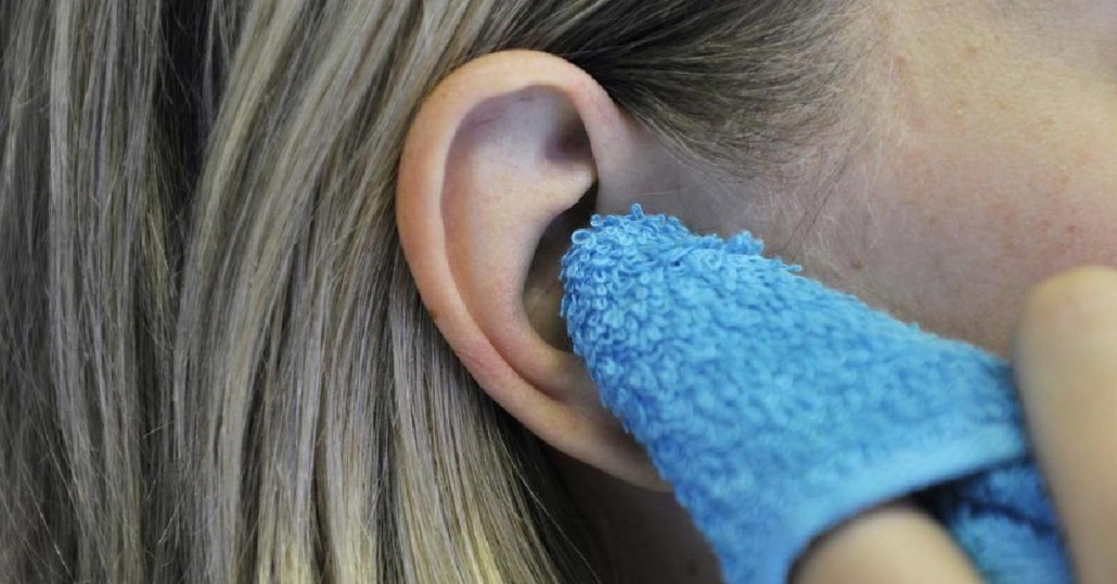 Limpar o ouvido todo dia faz mal